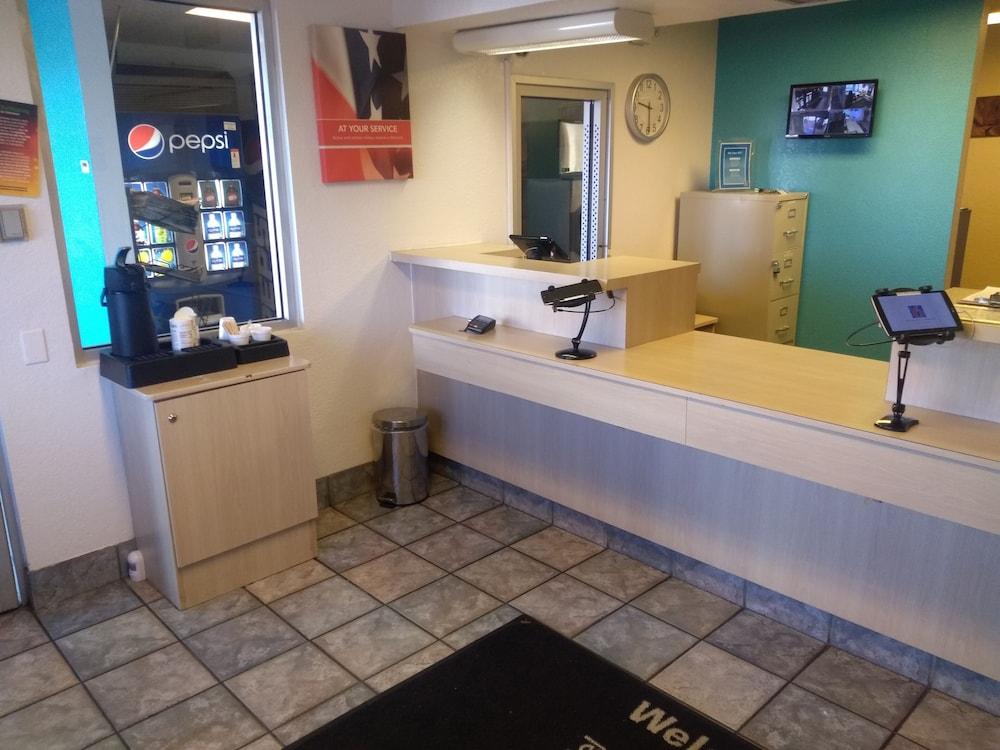 Hotel 6-farmington, Nm