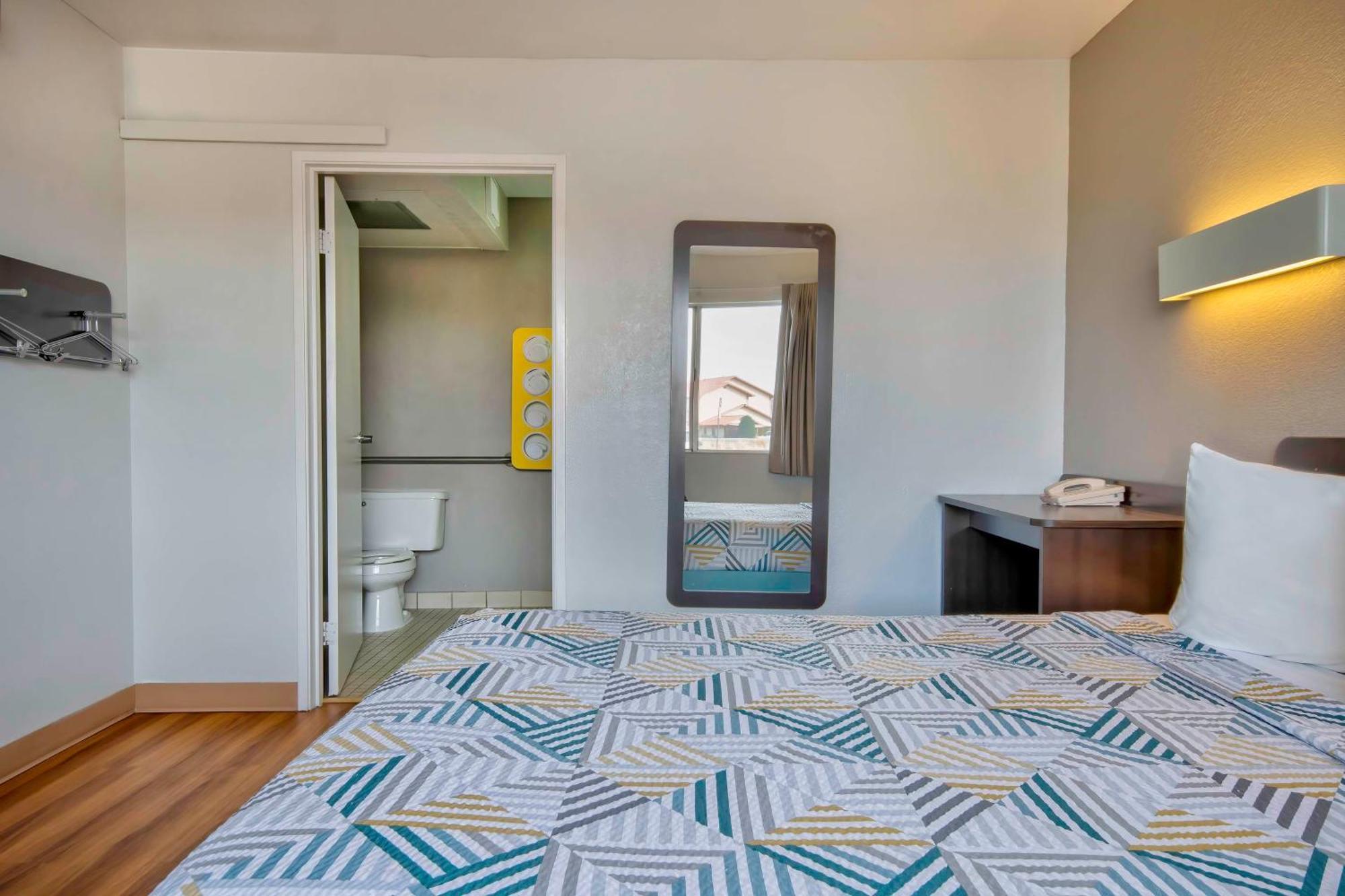 Hotel 6-farmington, Nm